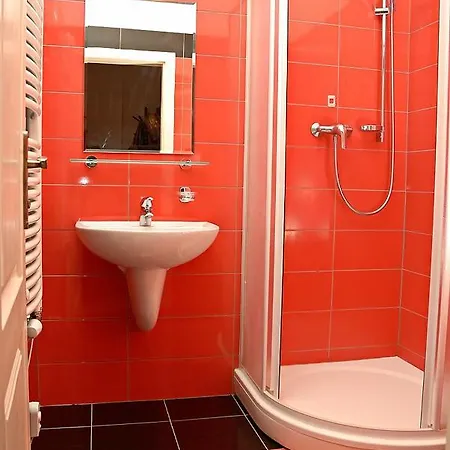 Just Be That's Enough!! * Prága