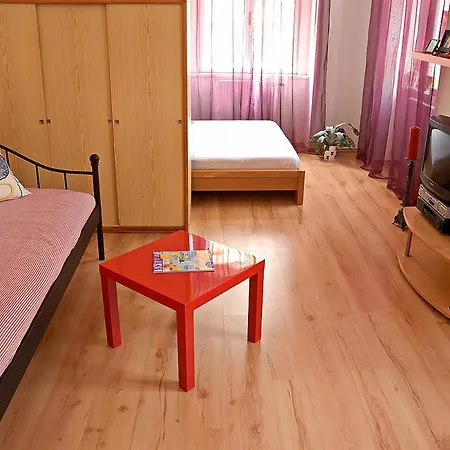 Just Be That's Enough!! Prága